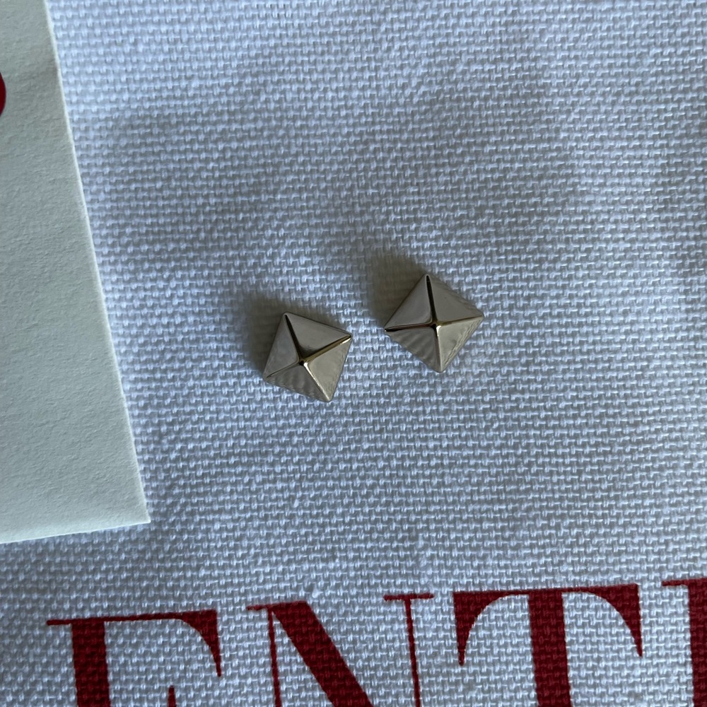 * Valentino Rockstud Replacement Stud